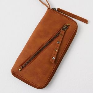 ** NEW ** Free People - Distressed Vegan Wallet